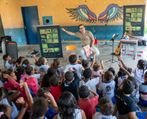 “Raízes do Saber” promove Oficinas com música, literatura e educação étnico-racial para cerca de 4 mil alunos da rede pública de ensino.
