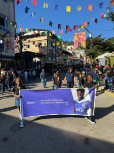 CIEP Honório Peçanha, em Macuco (RJ) homenageia o Instituto Vini Jr. em desfile.