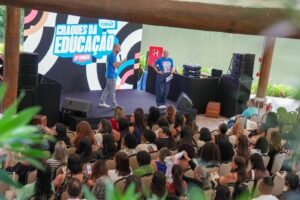 Com mensagens de Vini Jr., segunda edição do “Craques da Educação” reúne centenas de professores e professoras.